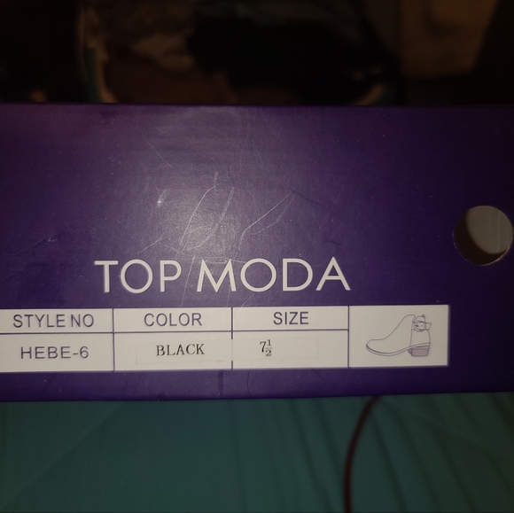 A super cute pair of Top Moda ankle boots. - Picture 2 of 9